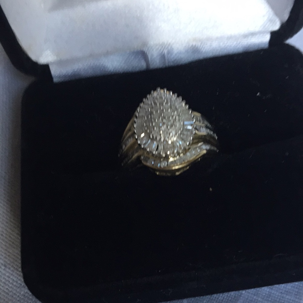 10 Kt Diamond Ring.  1 Ctw Diamond